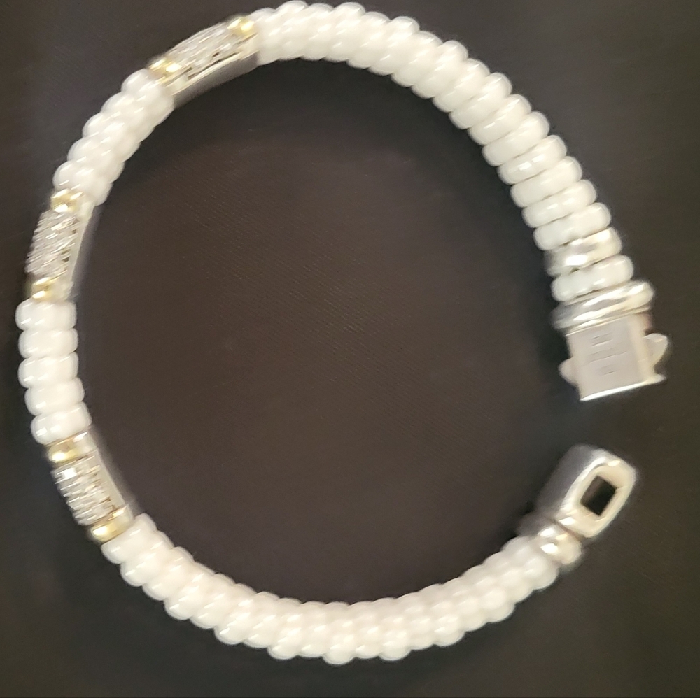 White caviar beaded  ceramic Lagos bracelet